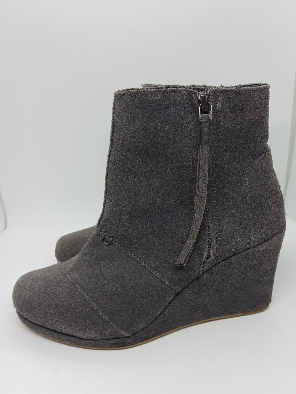 ​TOMS Desert Wedge Dark Grey Suede Ankle Booties Boots Charcoal Womens W7